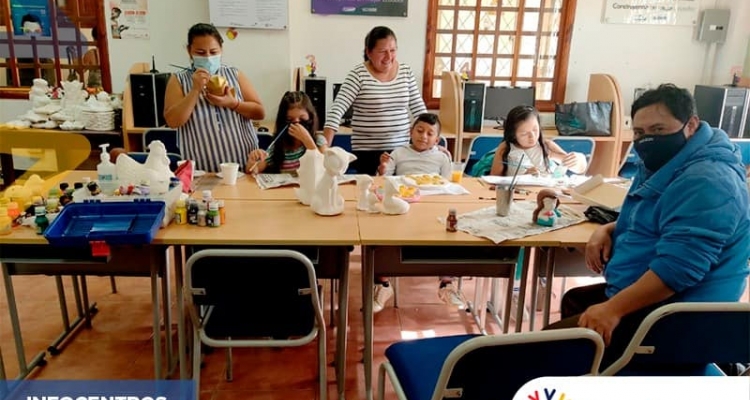 EL GAD PARROQUIAL CONJUNTAMENTE CON EL INFOCENTRO TRABAJANDO POR LA COMUNIDAD.