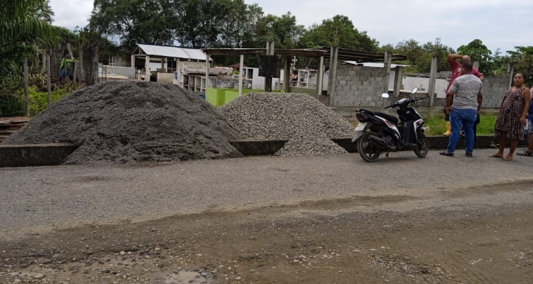 GAD PARROQUIAL LA TOLA CONTINUA CON LOS TRABAJOS EN EL CEMENTERIO GENARO