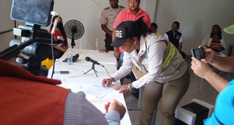 INSTALACION DEL BOTON DE PANICO EN LA PARROQUIA LA TOLA